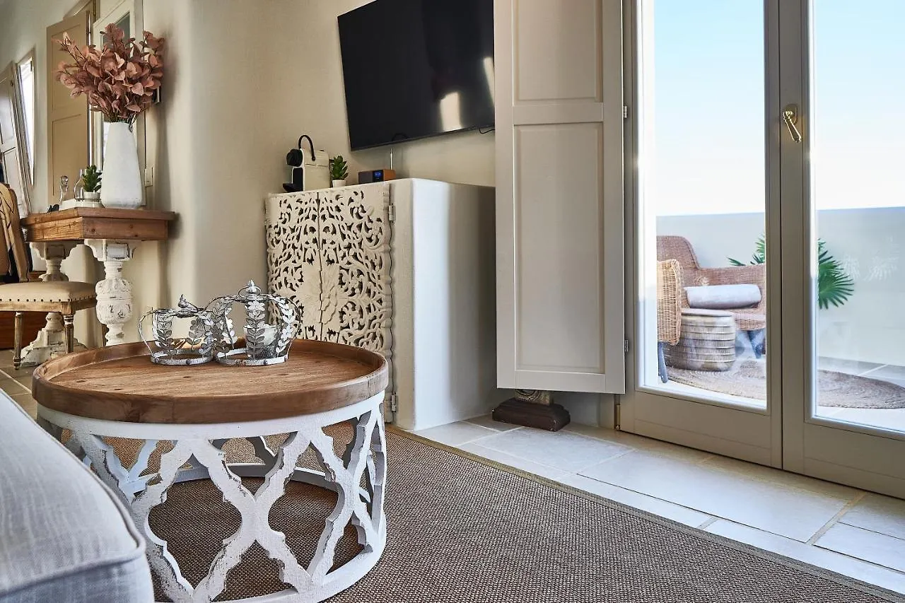 Aqua Mykonos Suites - Adults Only トゥルロス